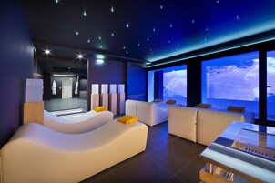 Couples treatment rooms, sauna, hot tub, steam room, massages