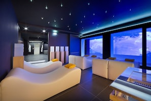 Couples treatment room(s), sauna, hot tub, steam room, massages