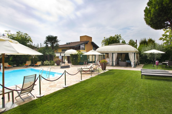 Indoor pool, seasonal outdoor pool, pool umbrellas, sun loungers
