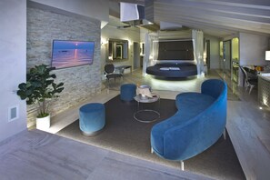 迷你吧、房內夾萬、書桌、手提電腦工作空間