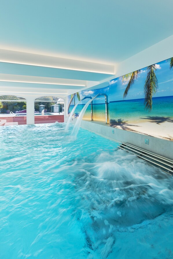 Couples treatment rooms, sauna, hot tub, steam room, massages