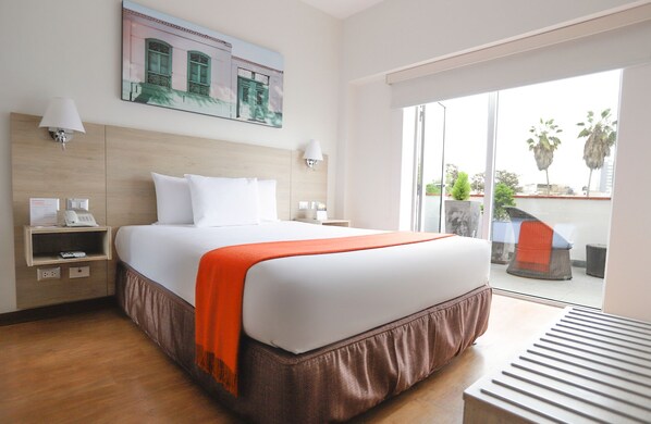 Superior-Zimmer, 1 Queen-Bett | Zimmersafe, Schreibtisch, Verdunkelungsvorhänge, schallisolierte Zimmer