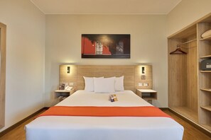 In-room safe, desk, blackout drapes, soundproofing - Casa Andina Standard Miraflores San Antonio (Lima)