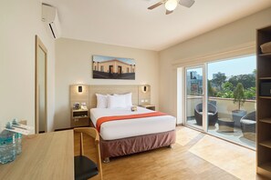 Superior Room, 1 Queen Bed | In-room safe, desk, blackout drapes, soundproofing
