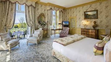 Suite Chateau | Minibar, Zimmersafe, individuell dekoriert, individuell eingerichtet
