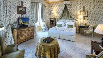 Junior-Suite | Minibar, Zimmersafe, individuell dekoriert, individuell eingerichtet