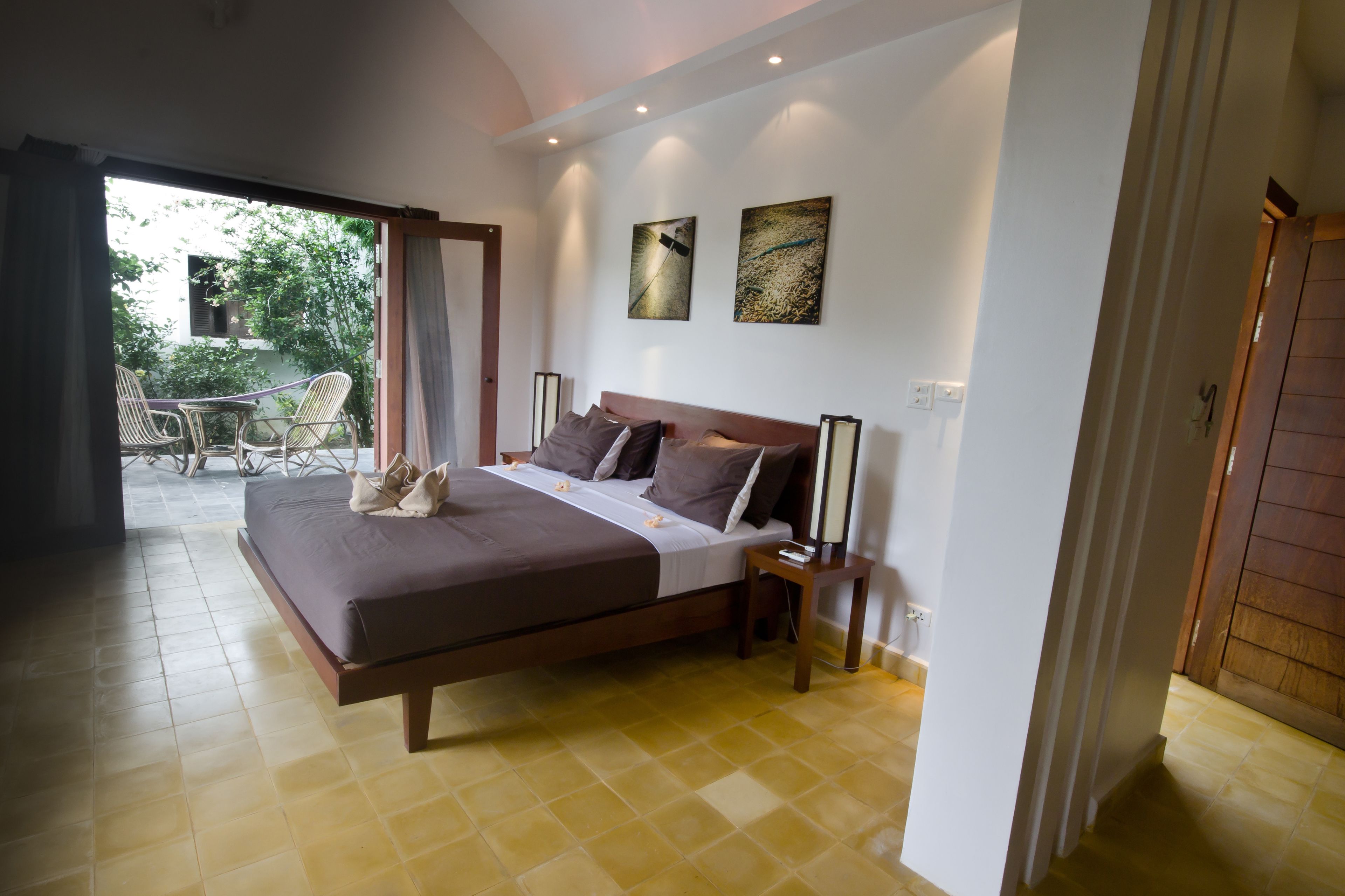 room, lake view | premium bedding, minibar, in-room safe, desk