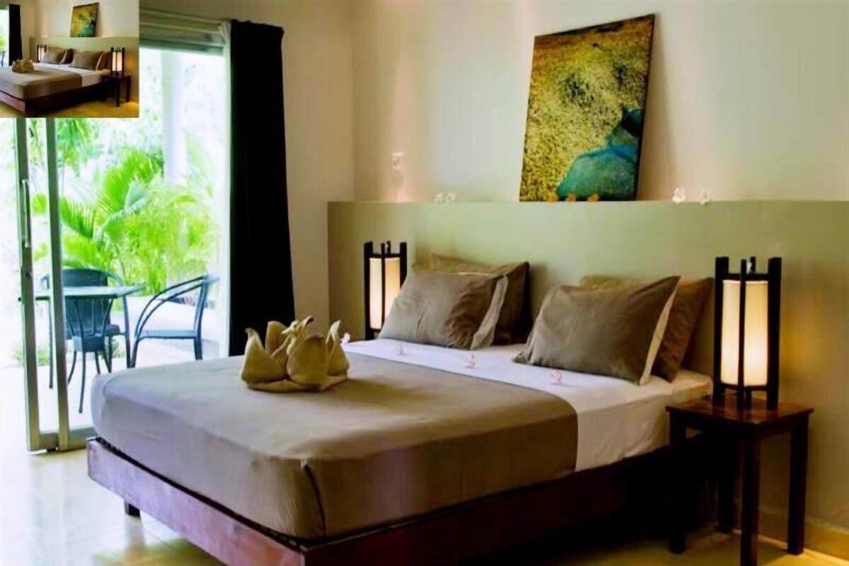 Bộ đồ giường cao cấp, minibar, két bảo mật tại phòng, bàn 