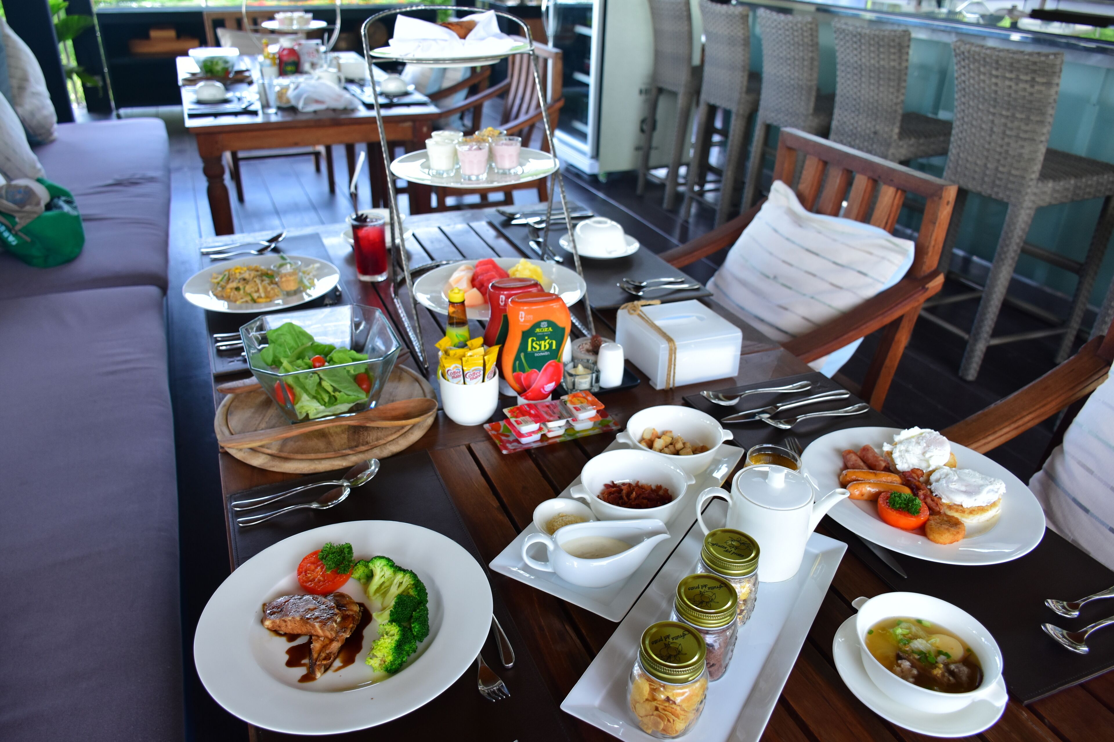 Bữa sáng đầy đủ hàng ngày (580 THB/mỗi người) 