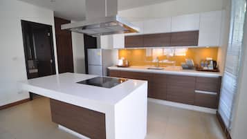 2 Bedroom Deluxe Pool Villa | Private kitchenette | Full-size fridge, microwave, electric kettle, cookware/dishes/utensils
