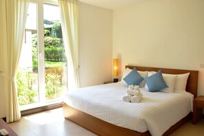 Minibar, safe på rommet, skrivebord og blendingsgardiner