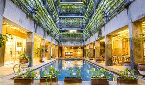 Outdoor pool, pool loungers - Greenhost Boutique Hotel (Yogyakarta)