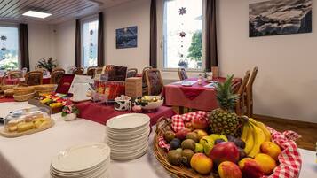 Free daily buffet breakfast