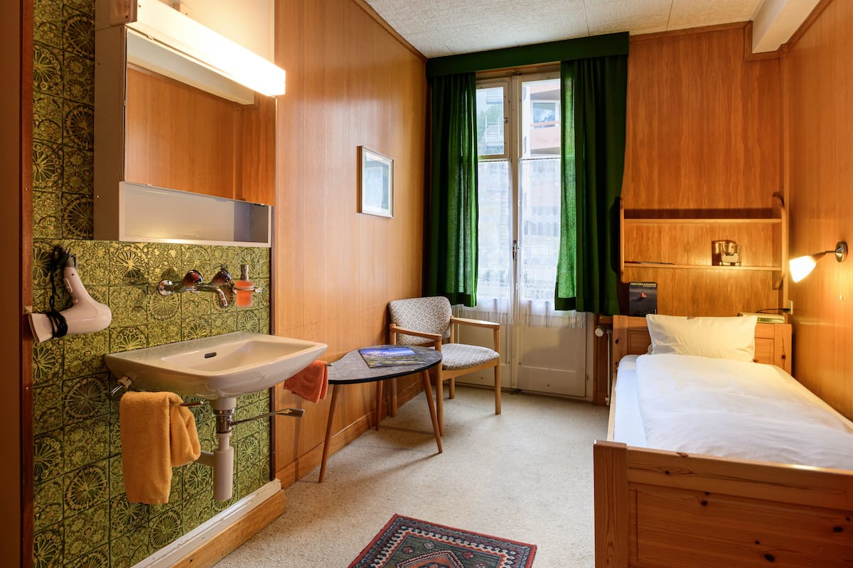 basic single room | 1 bedroom, in-room safe, free wifi, bed sheets