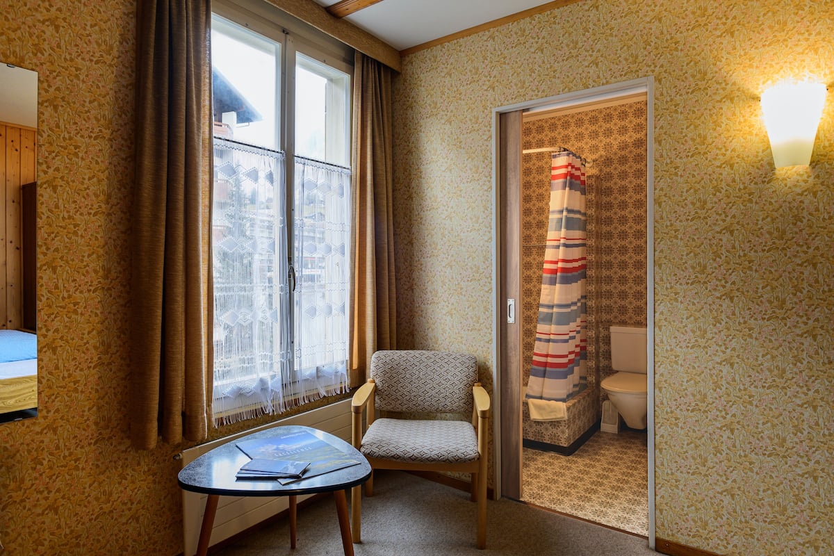 basic single room | bathroom | hair dryer, towels