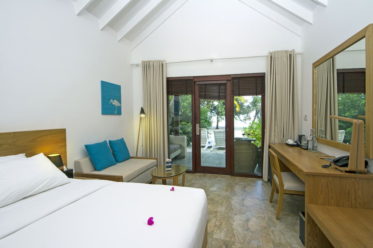 Premium bedding, minibar, iron/ironing board, free WiFi