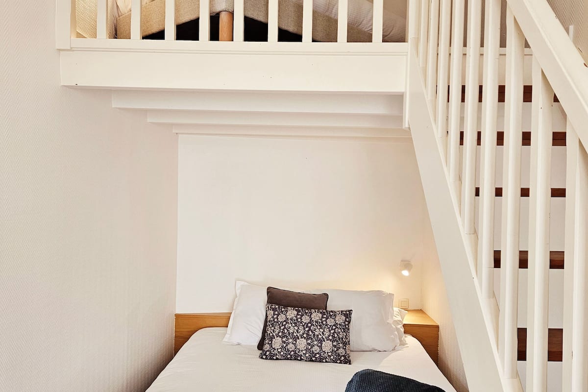 Suite, 2 slaapkamers | 2 slaapkamers, een bureau, verduisterende gordijnen, geluiddichte muren