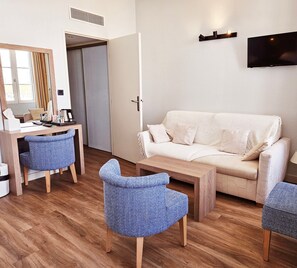 Rom – superior, havneutsikt | Skrivebord, blendingsgardiner, lydisolert og strykejern/-brett