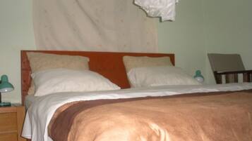 1 bedroom, premium bedding, desk, iron/ironing board