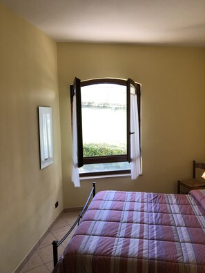 Comfort Apartment, 1 Bedroom, Refrigerator, Ground Floor | 1 bedroom, premium bedding, desk, bed sheets