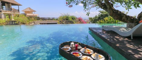 Sarapan prasmanan setiap hari (IDR 150000 per orang)