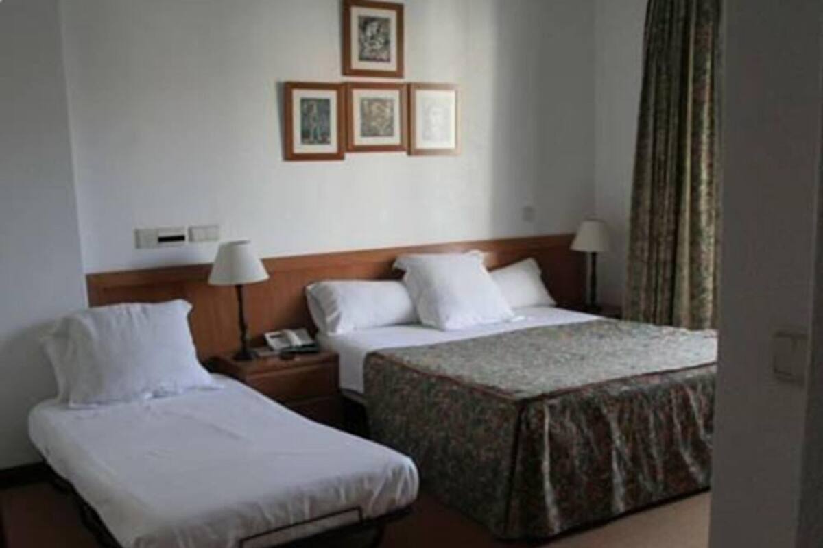 Triple Room | Desk, blackout curtains, iron/ironing board, free WiFi