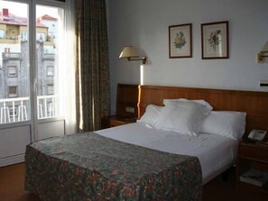 Standard Double Room | Desk, blackout curtains, iron/ironing board, free WiFi