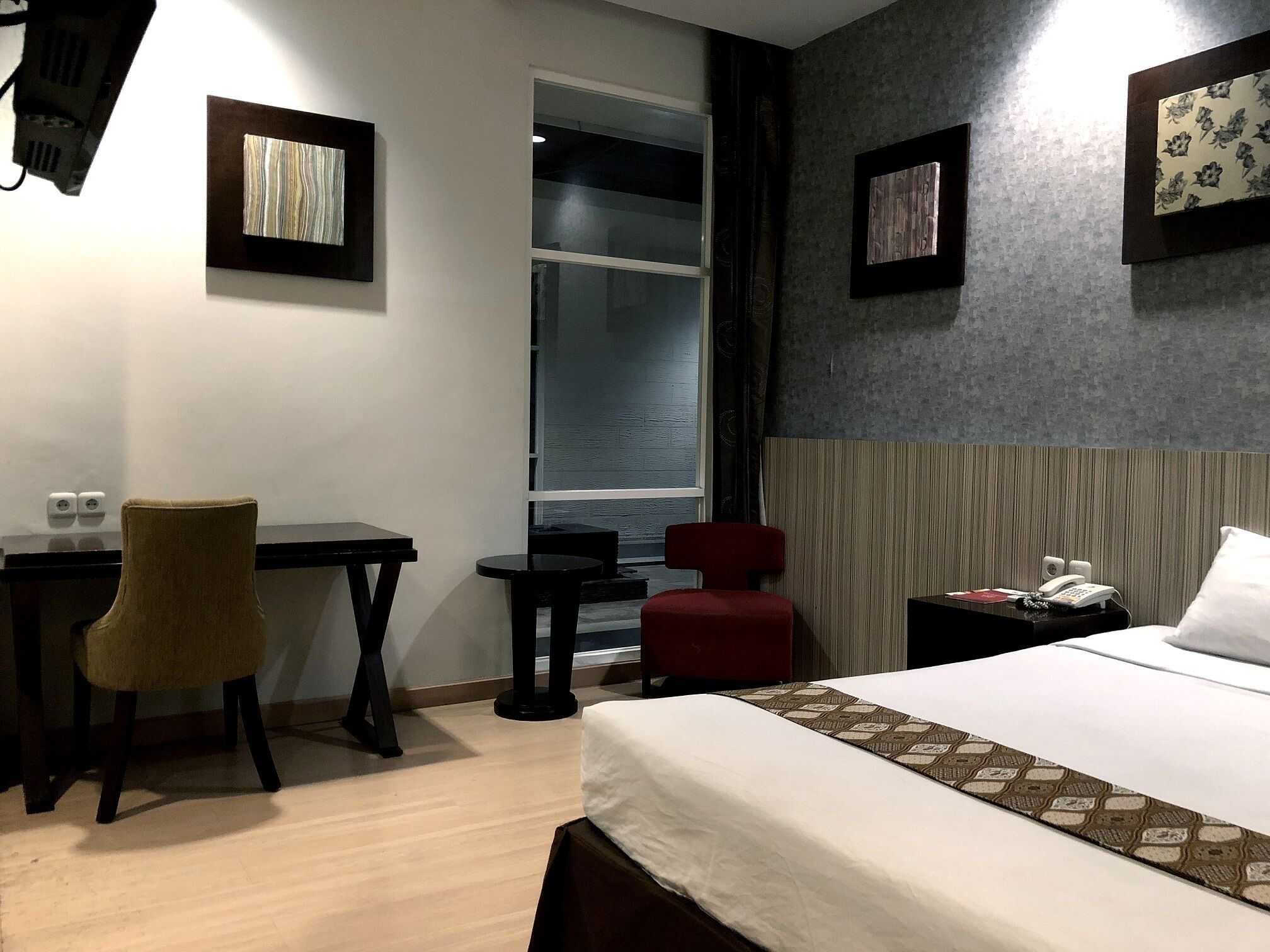 deluxe room | desk, blackout curtains, free wifi, bed sheets