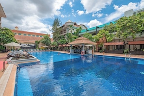Outdoor pool, free pool cabanas