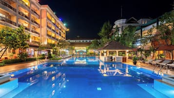 Outdoor pool, free pool cabanas