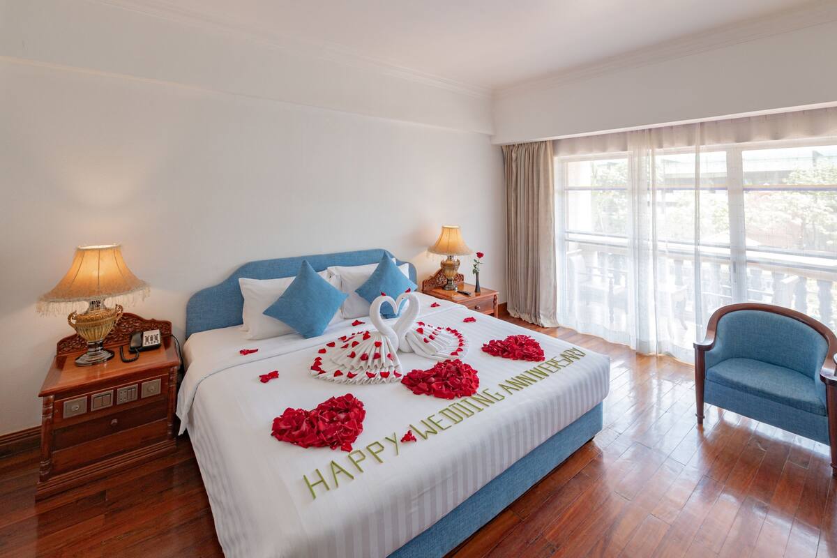1 bedroom, premium bedding, minibar, in-room safe