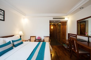 1 bedroom, premium bedding, minibar, in-room safe