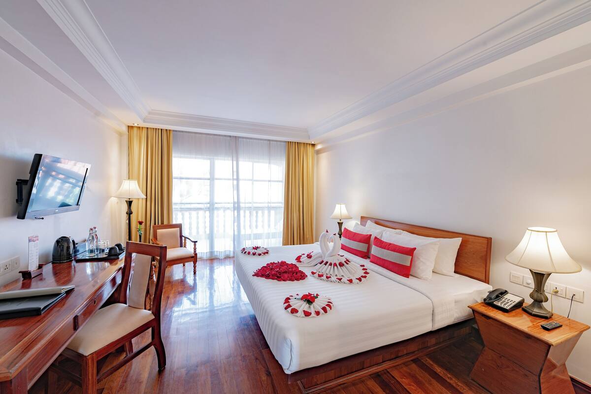 1 bedroom, premium bedding, minibar, in-room safe