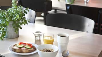 Frukostbuffé varje dag mot avgift