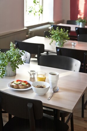 Desayuno buffet todos los días (con cargo)