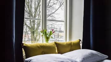 Laptop workspace, free WiFi, bed sheets