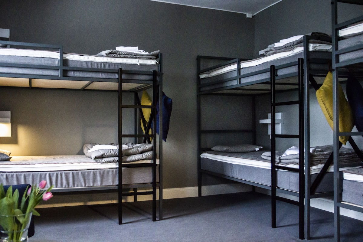 Laptop workspace, free WiFi, bed sheets