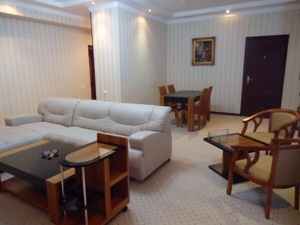 Living area - Grand Hotel Zarafshan In Fiez Navoi (Navoiy)