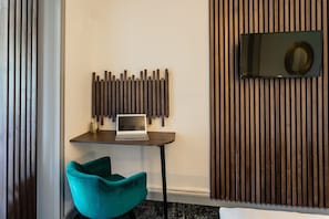 Quarto triplo | Escrivaninha, Wi-Fi de cortesia, roupa de cama