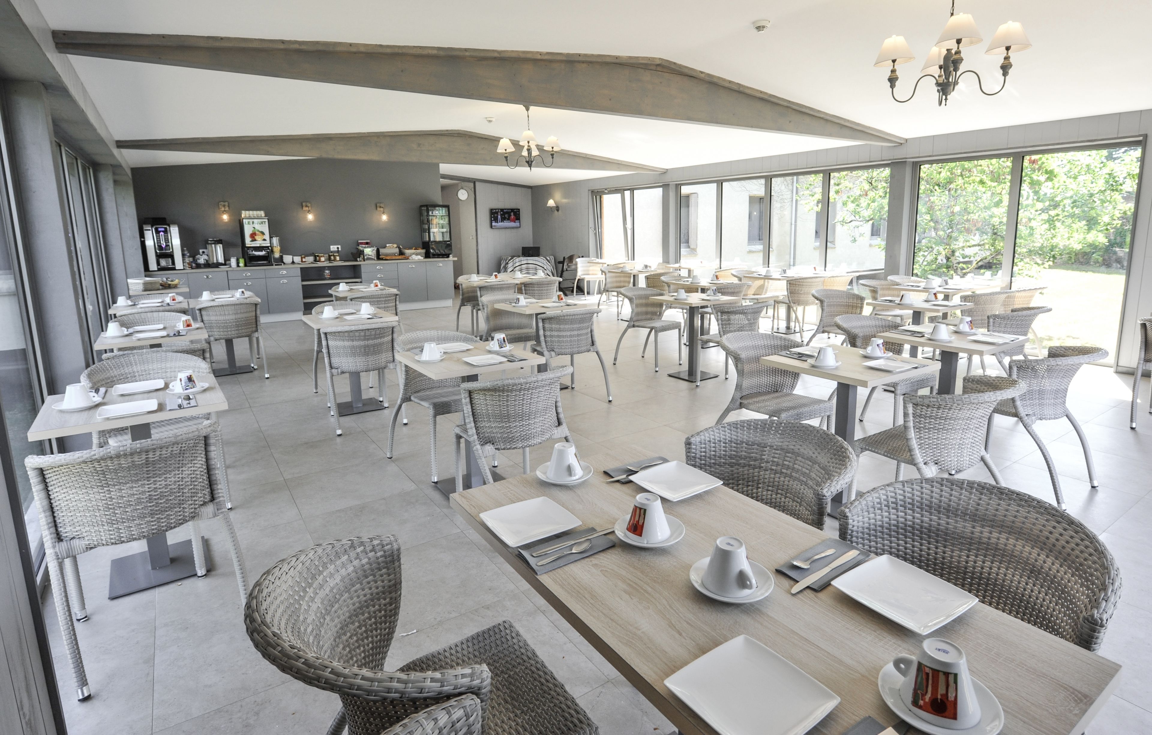 منطقة تناول الطعام للأسر