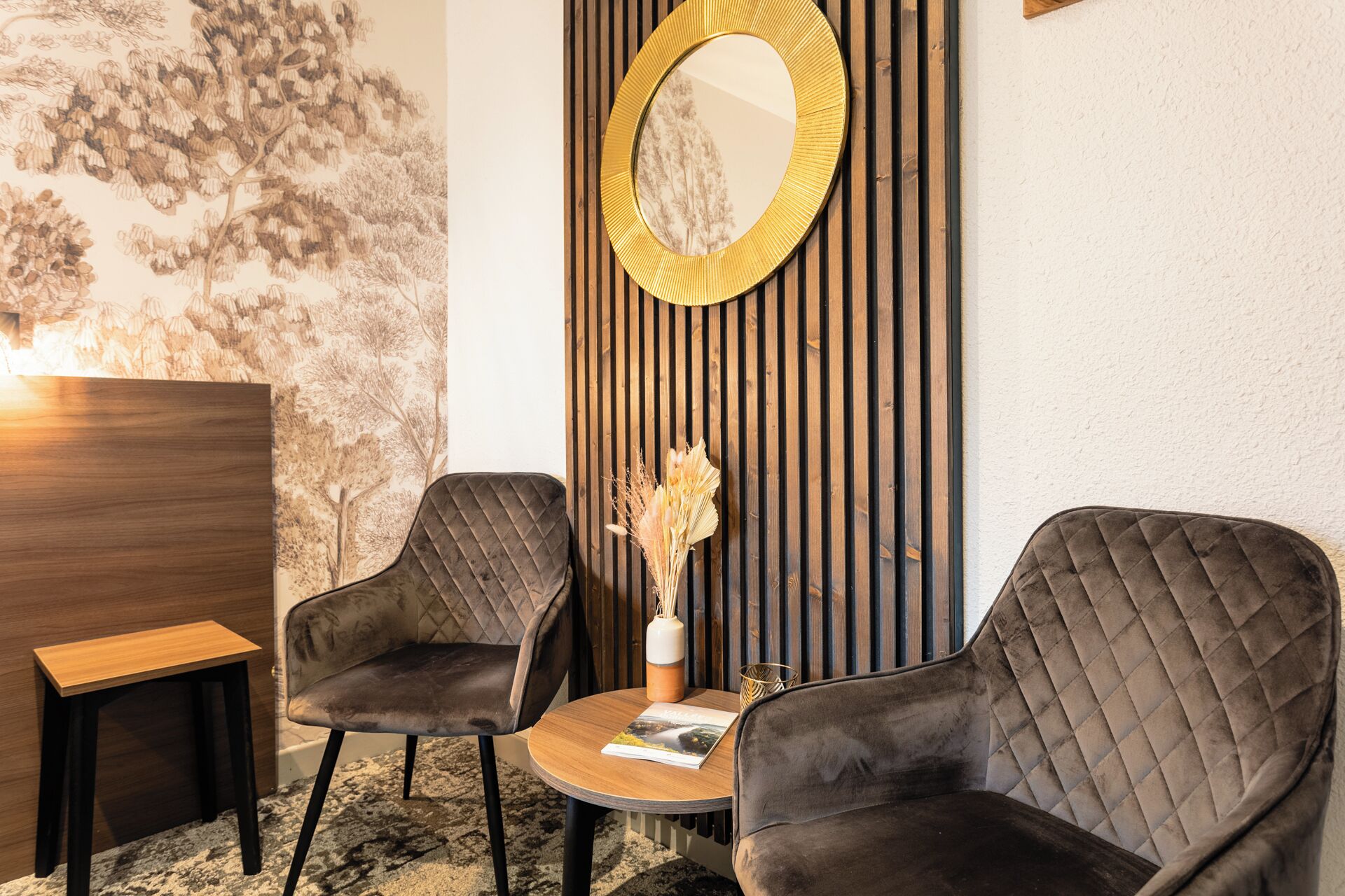 quadruple room | living area | flat-screen tv