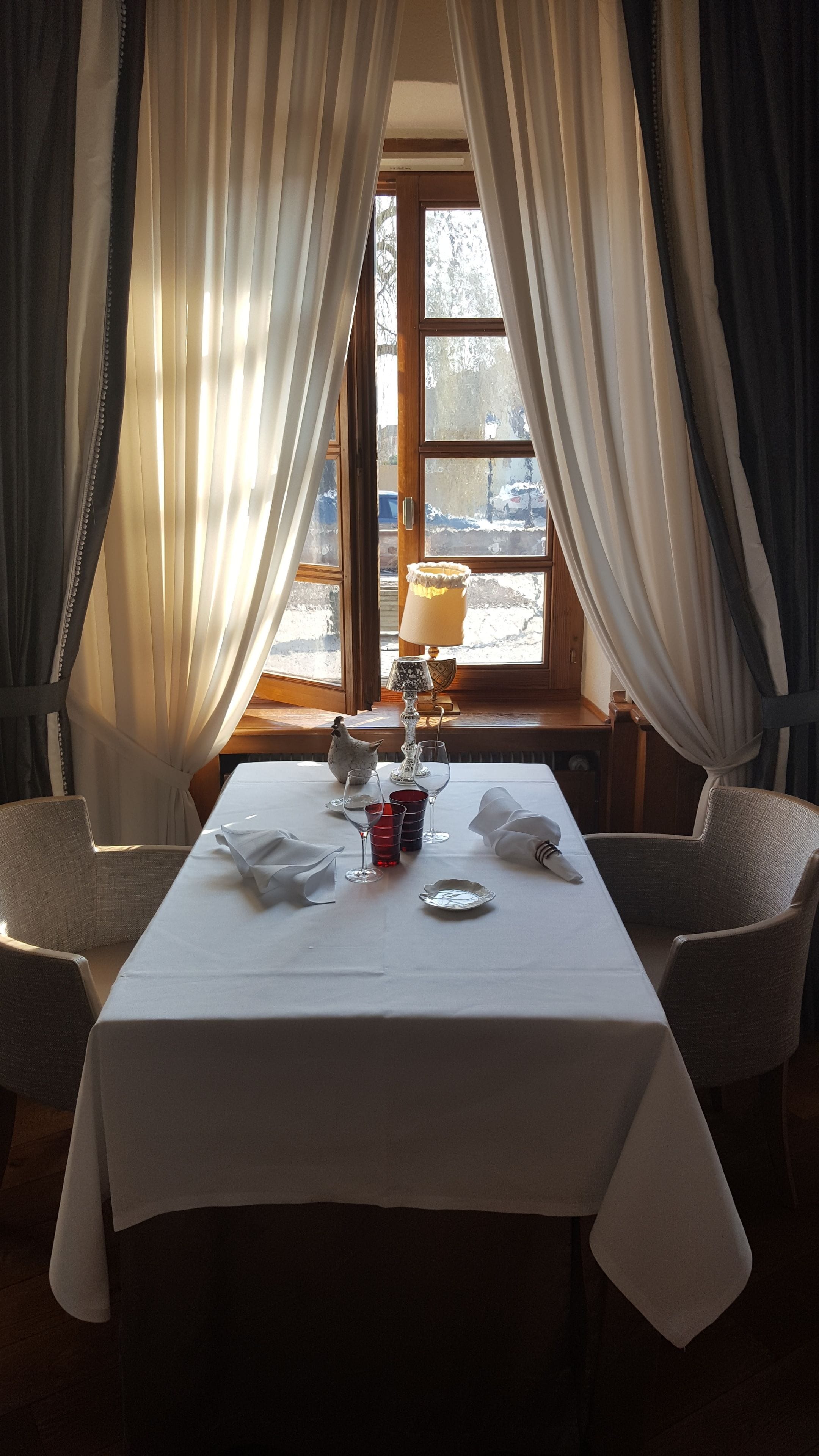 2 restaurants, lunch, dinner served; french cuisine