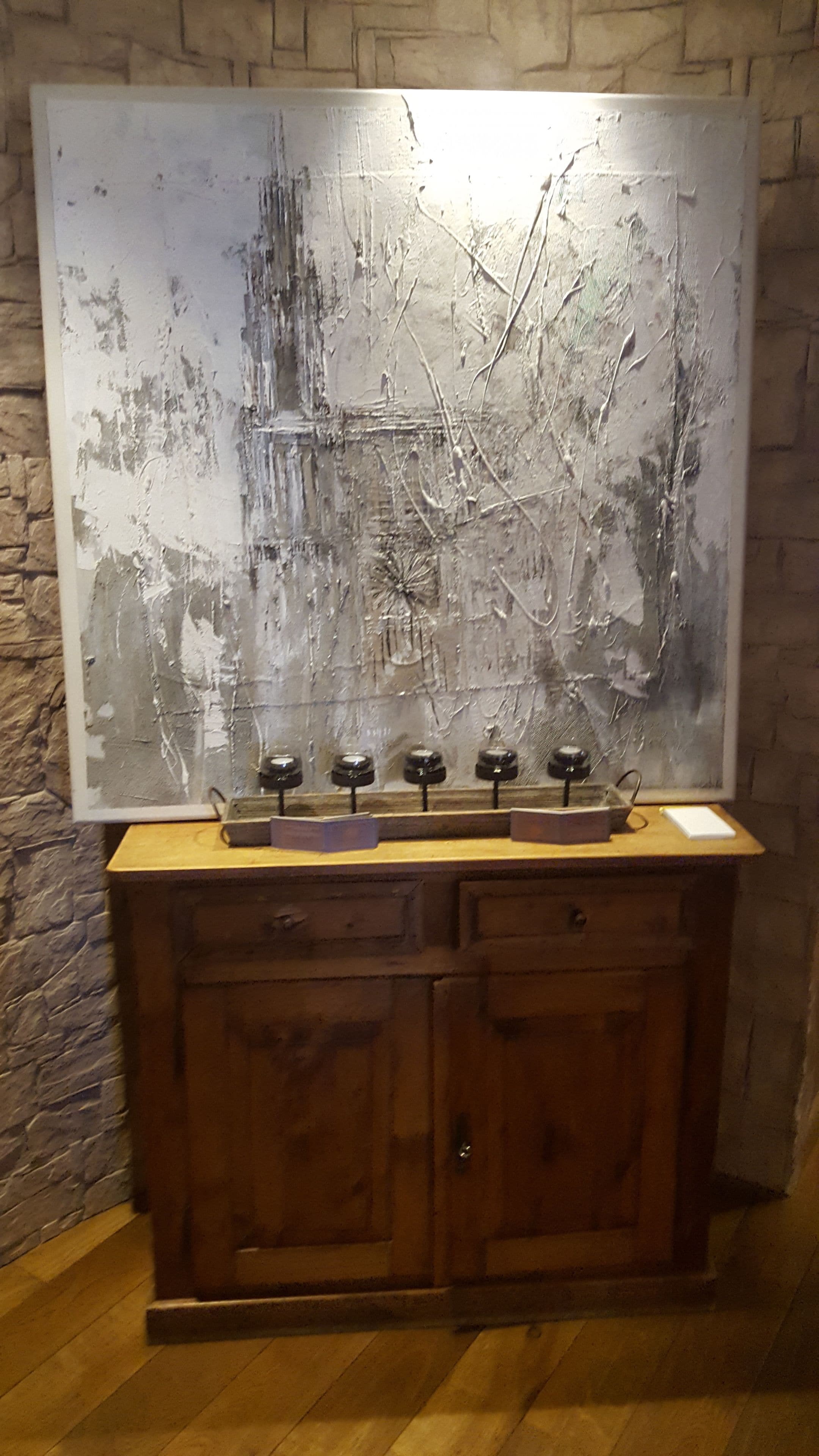 2 restaurants, lunch, dinner served; french cuisine