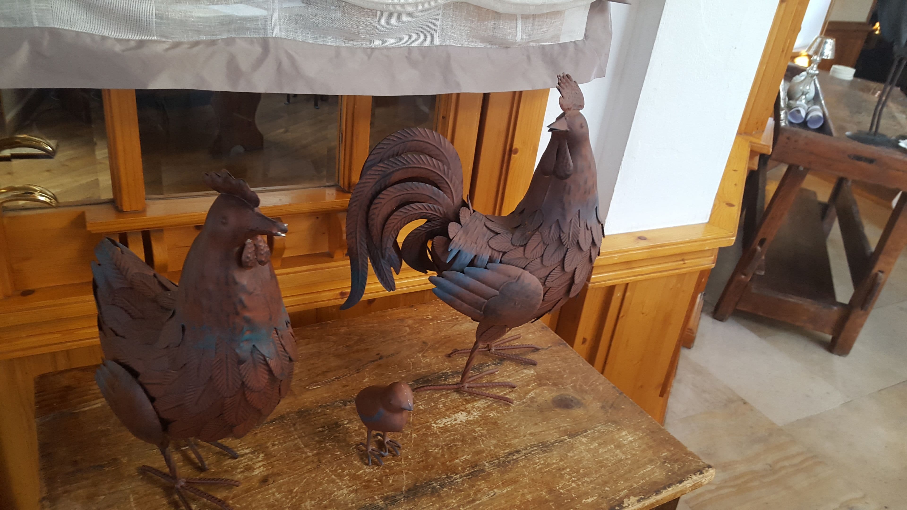 2 restaurants, lunch, dinner served; french cuisine