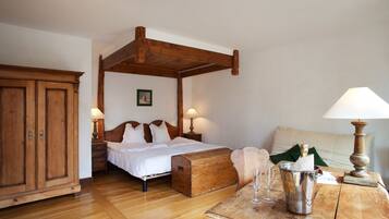 Bureau, fer et planche à repasser, lits bébé (gratuits), Wi-Fi gratuit