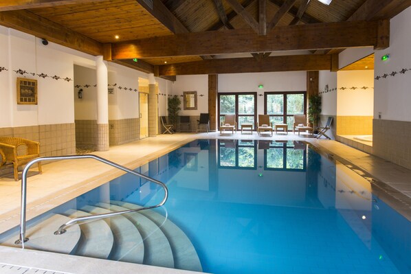 Indoor pool, open 7:00 AM to 10:00 PM, sun loungers - Domaine de Rouffach (Rouffach)