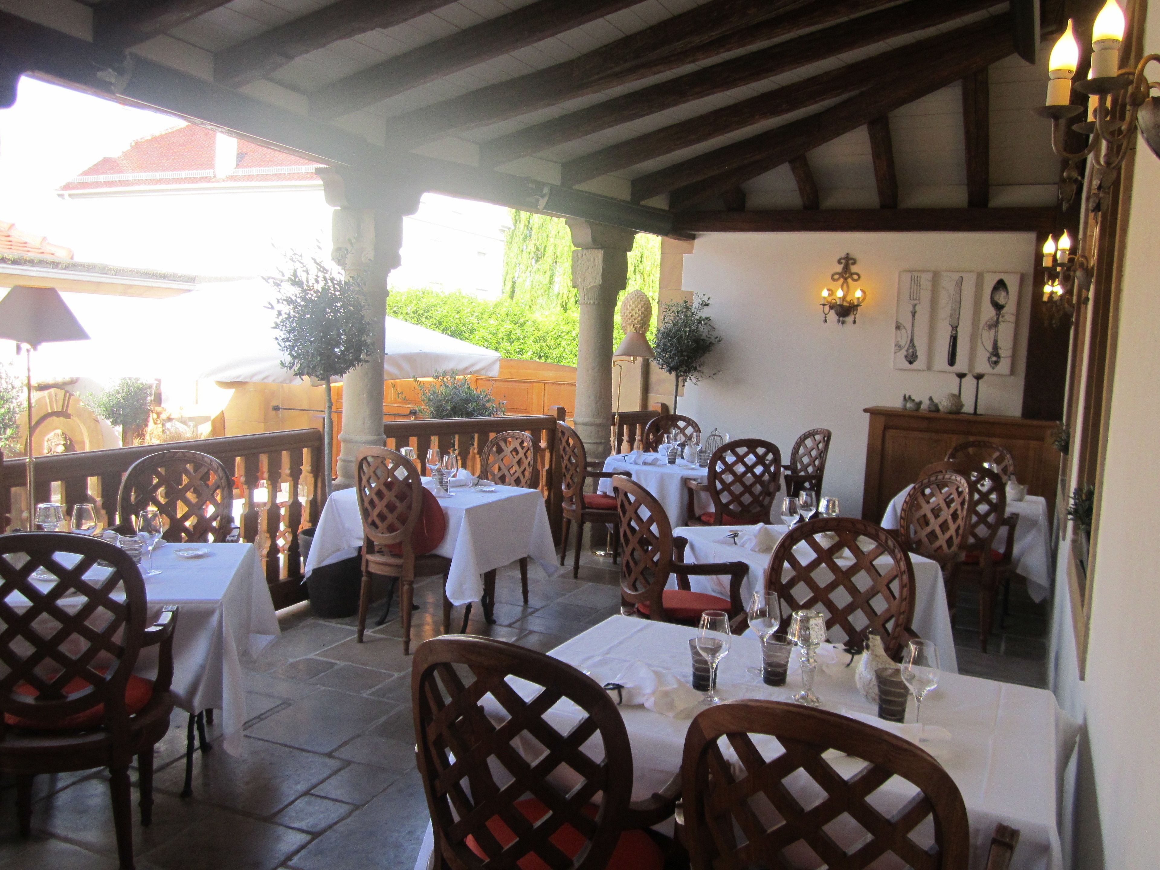 2 restaurants, lunch, dinner served; french cuisine