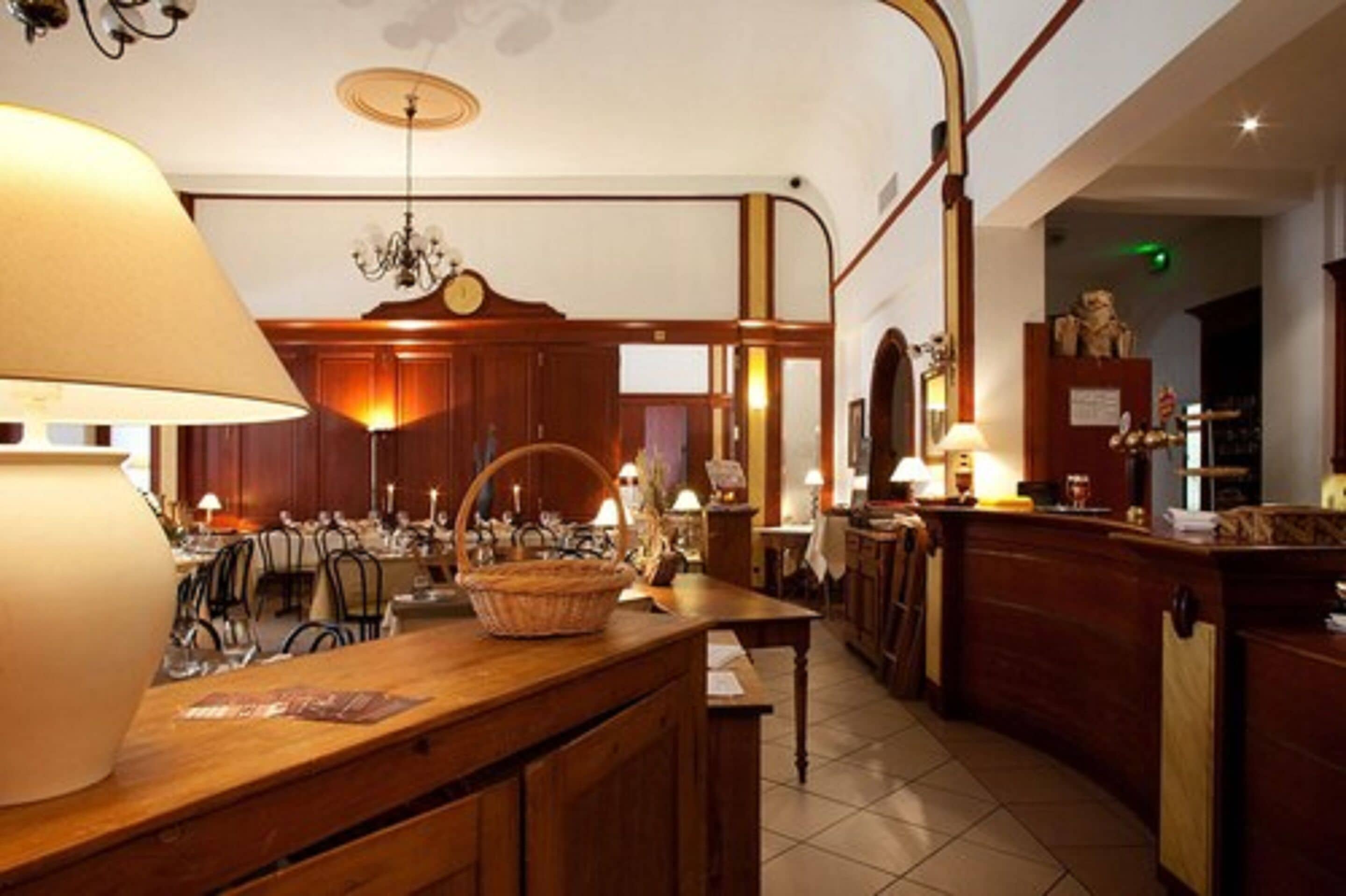 2 restaurants, lunch, dinner served; french cuisine