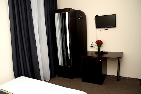 Minibar, in-room safe, desk, laptop workspace