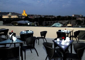 Se sirven desayunos, comidas, cenas y cocina local 